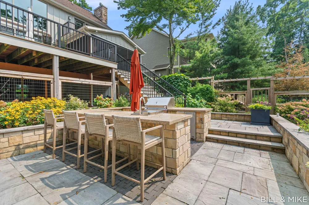 2840 Lake Breeze Drive Saugatuck Township, MI 49408