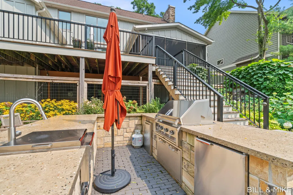 2840 Lake Breeze Drive Saugatuck Township, MI 49408