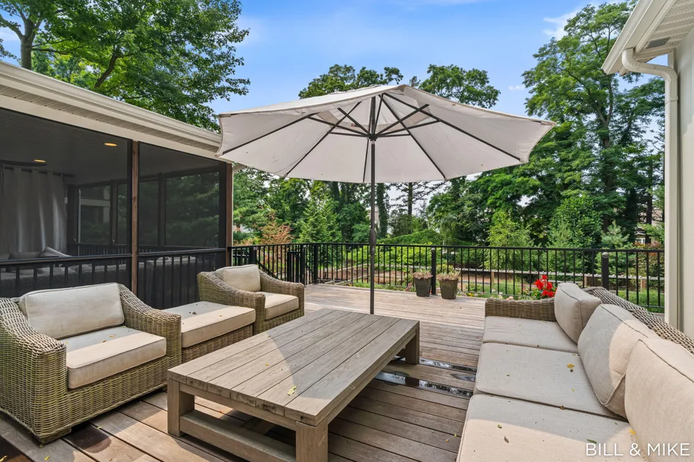 2840 Lake Breeze Drive Saugatuck Township, MI 49408