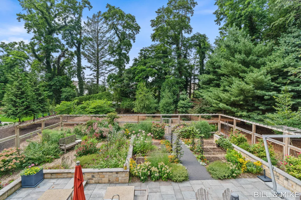 2840 Lake Breeze Drive Saugatuck Township, MI 49408