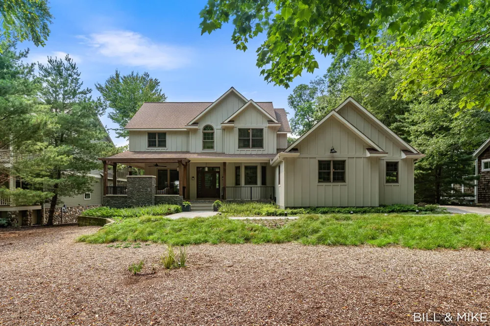 2840 Lake Breeze Drive Saugatuck Township, MI 49408