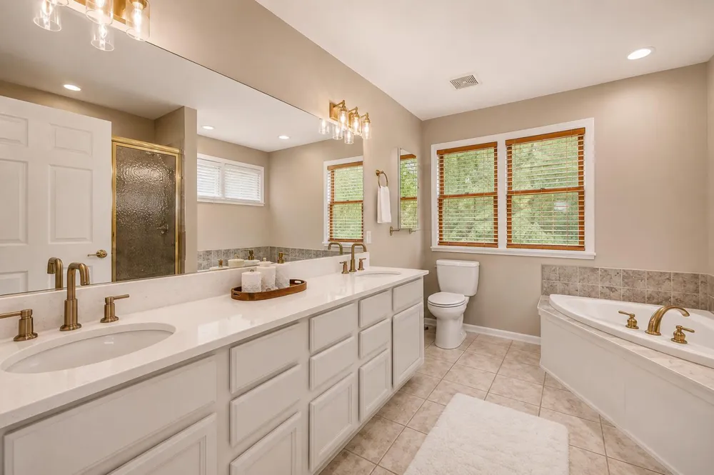 2840 Lake Breeze Drive Saugatuck Township, MI 49408