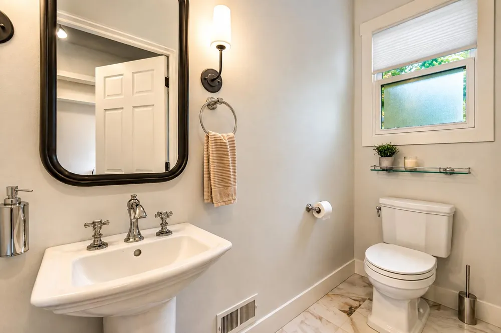 2840 Lake Breeze Drive Saugatuck Township, MI 49408
