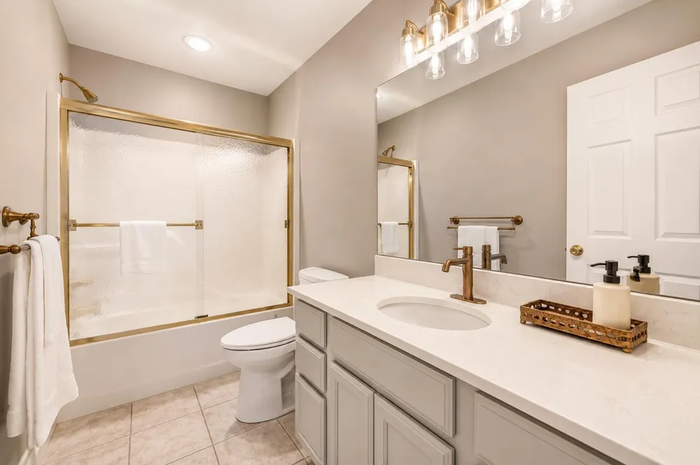 2840 Lake Breeze Drive Saugatuck Township, MI 49408
