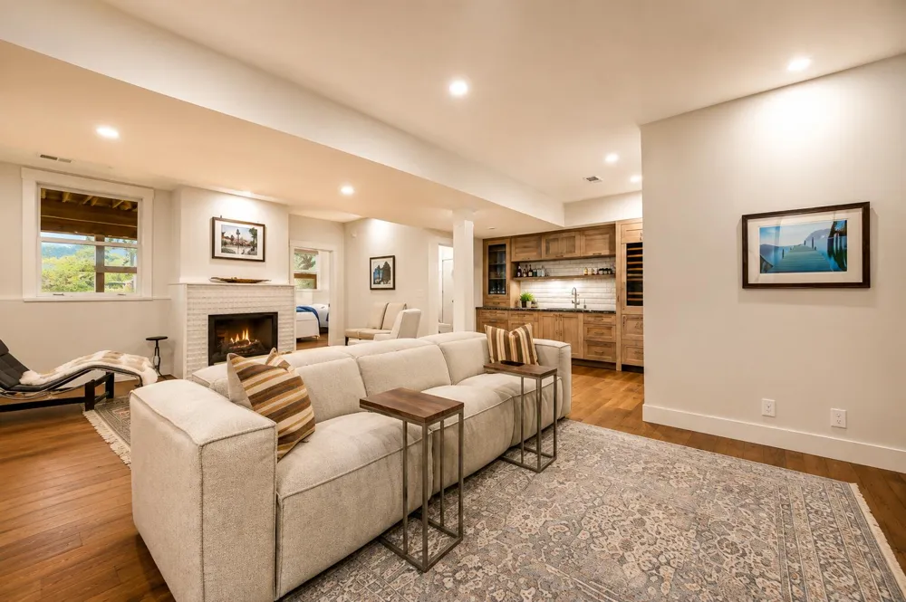 2840 Lake Breeze Drive Saugatuck Township, MI 49408