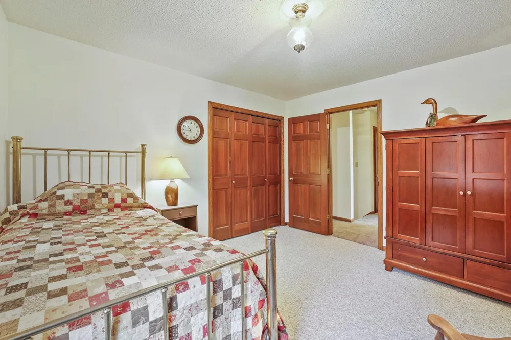 9905 Brent Avenue Inver Grove Heights, MN 55077