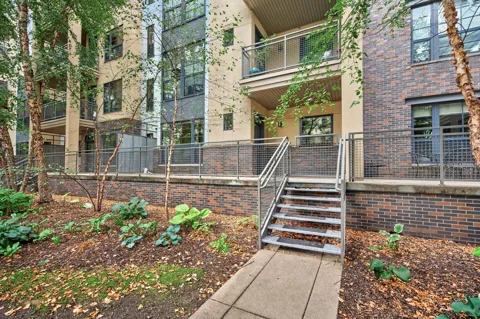 2565 Franklin Avenue #102