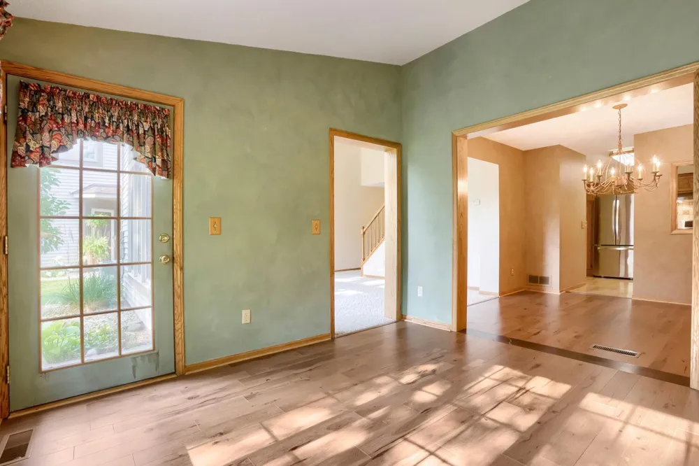 1896 Beebe Road Maplewood, MN 55109