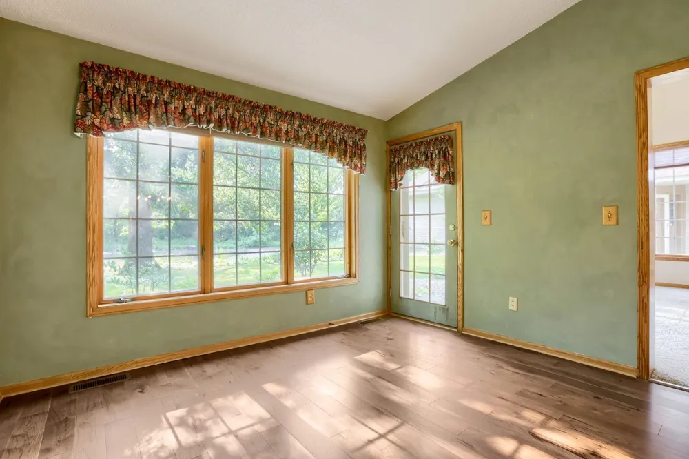 1896 Beebe Road Maplewood, MN 55109