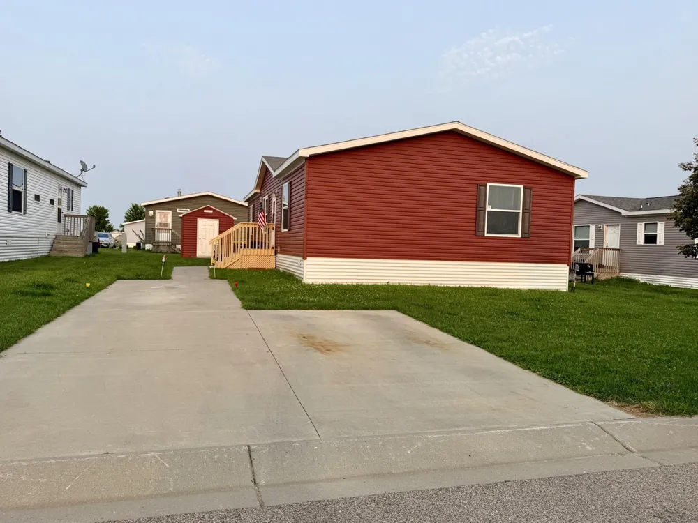 2020 Peregrine Place NW Stewartville, MN 55976