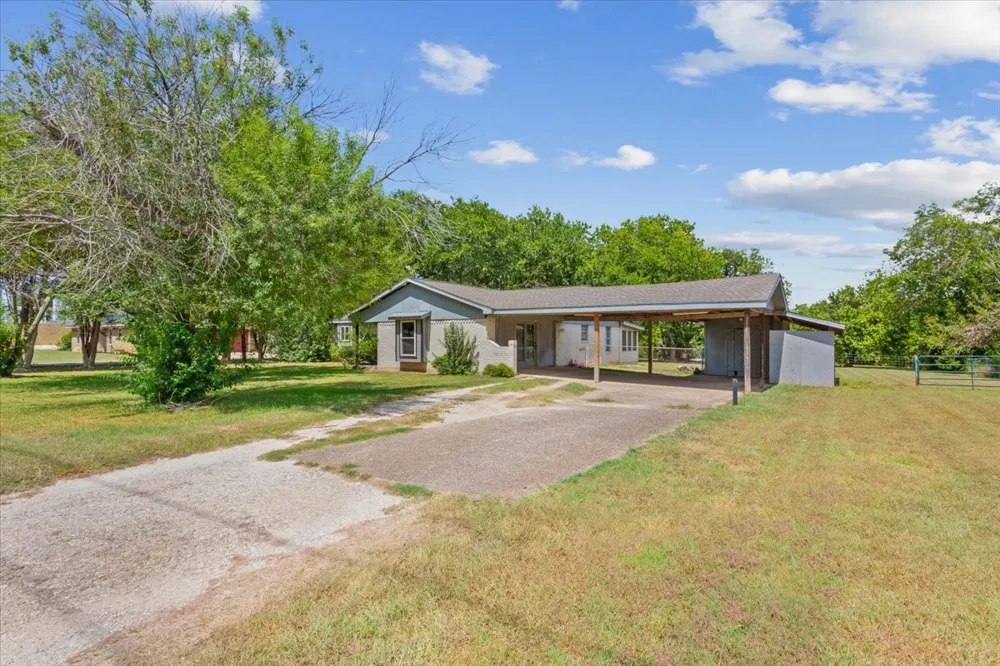 901 S Old Temple Road Lorena, TX 76655