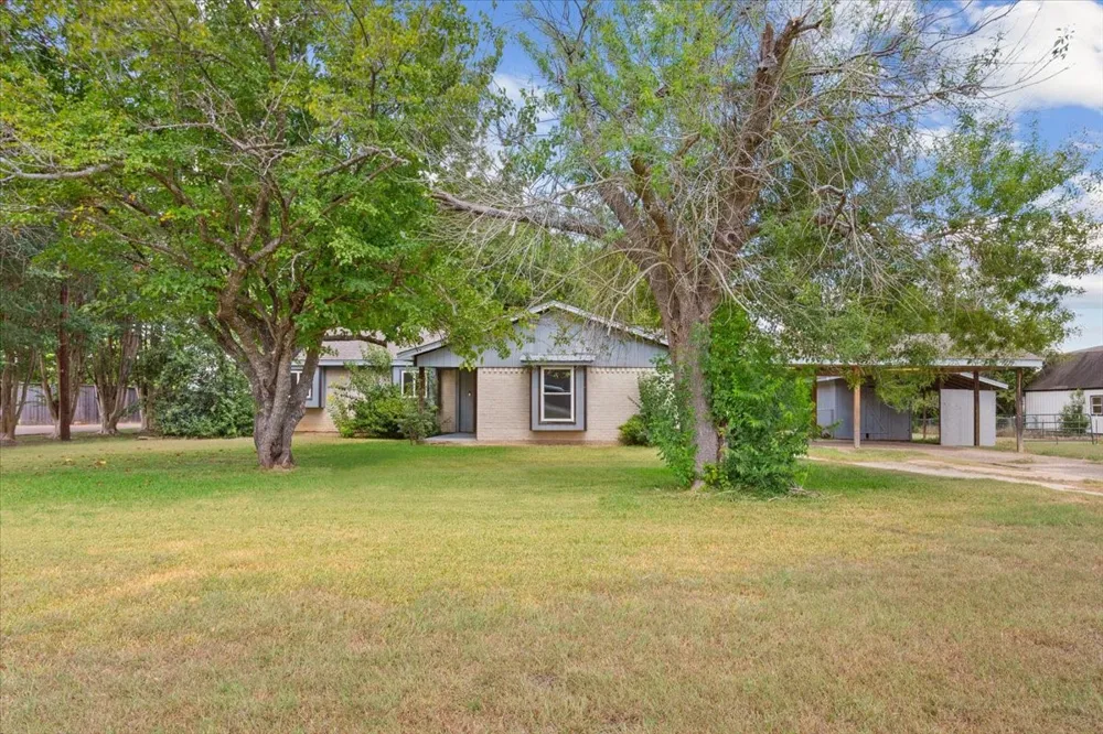 901 S Old Temple Road Lorena, TX 76655