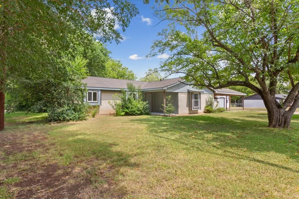901 S Old Temple Road Lorena, TX 76655