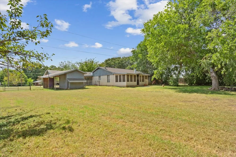 901 S Old Temple Road Lorena, TX 76655