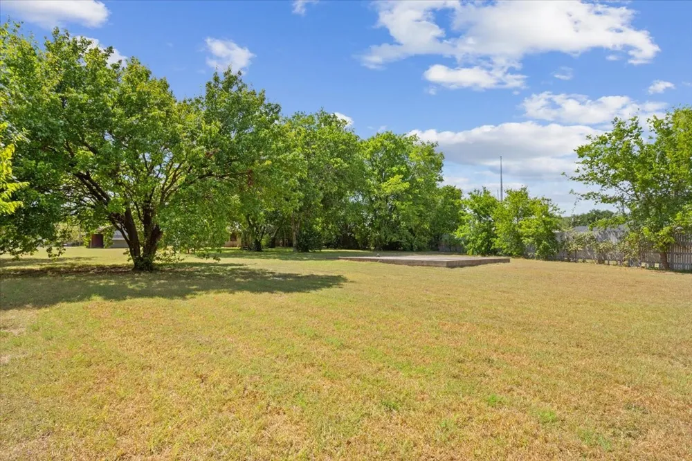 901 S Old Temple Road Lorena, TX 76655