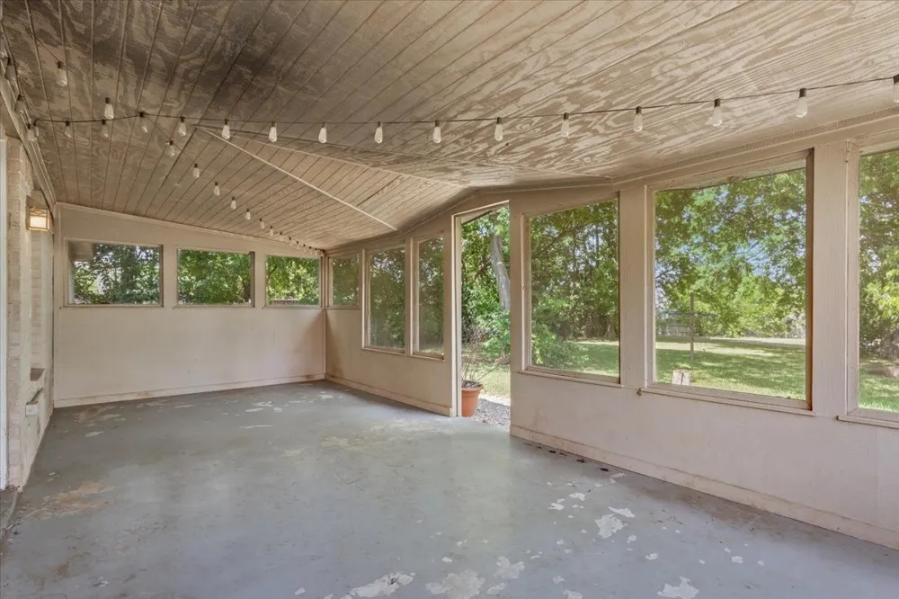 901 S Old Temple Road Lorena, TX 76655