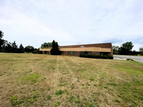 1960 W West Maple