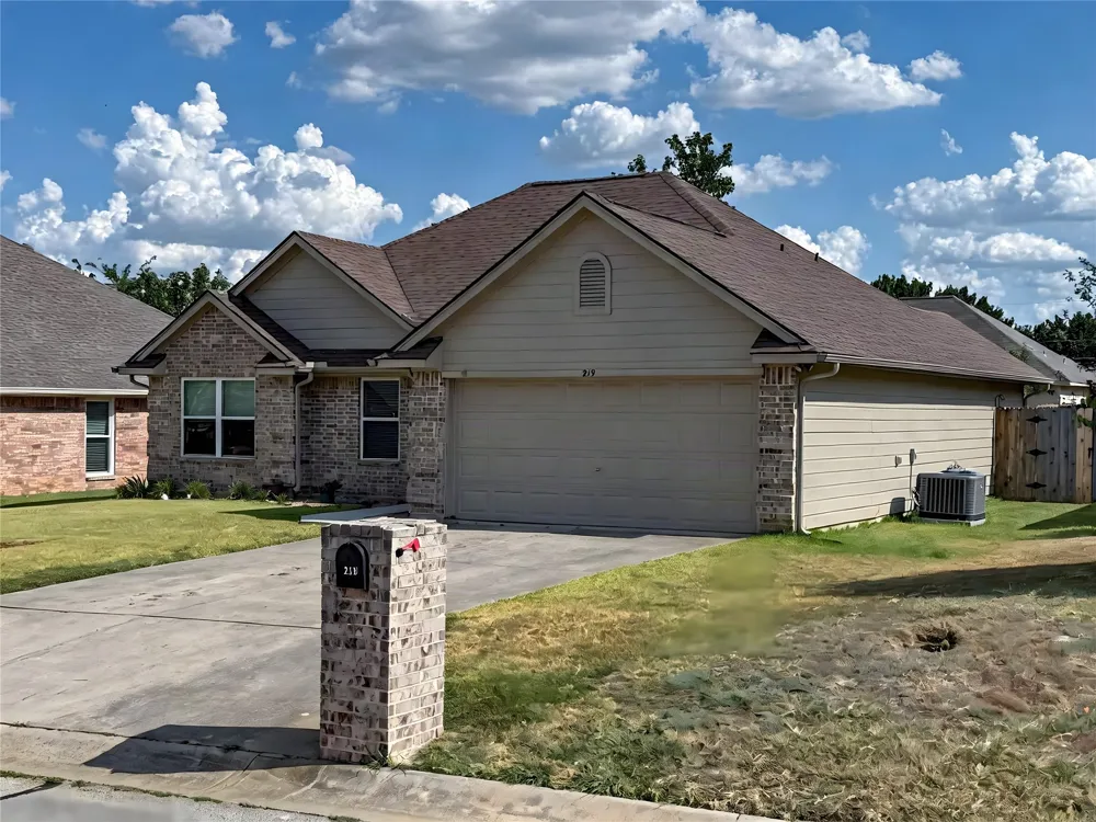 219 Quail Run Aubrey, TX 76227