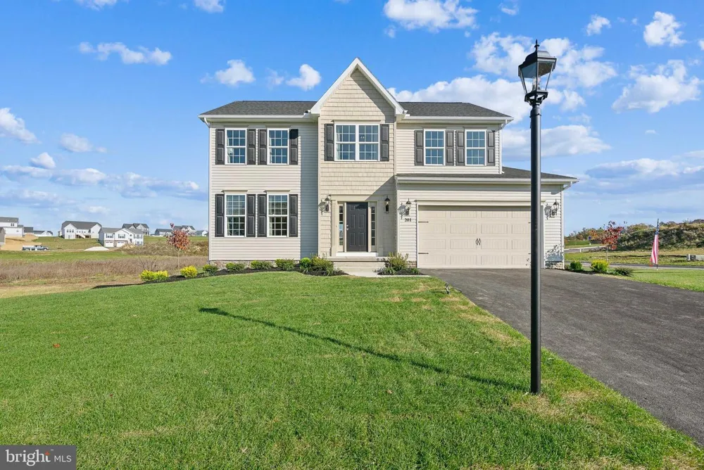33 FRIAR RD #37 York, PA 17408