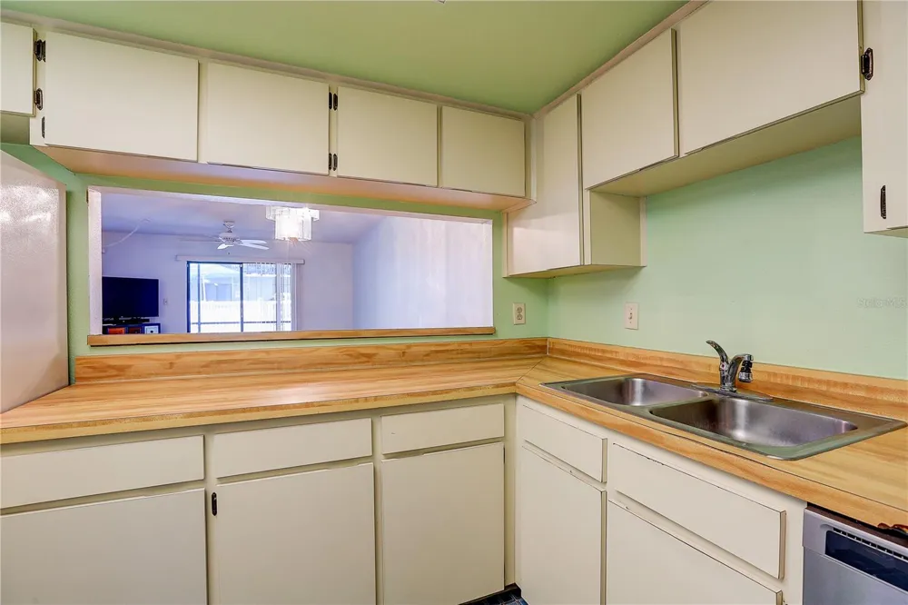 3708 GREENERY COURT #108 Tampa, FL 33618