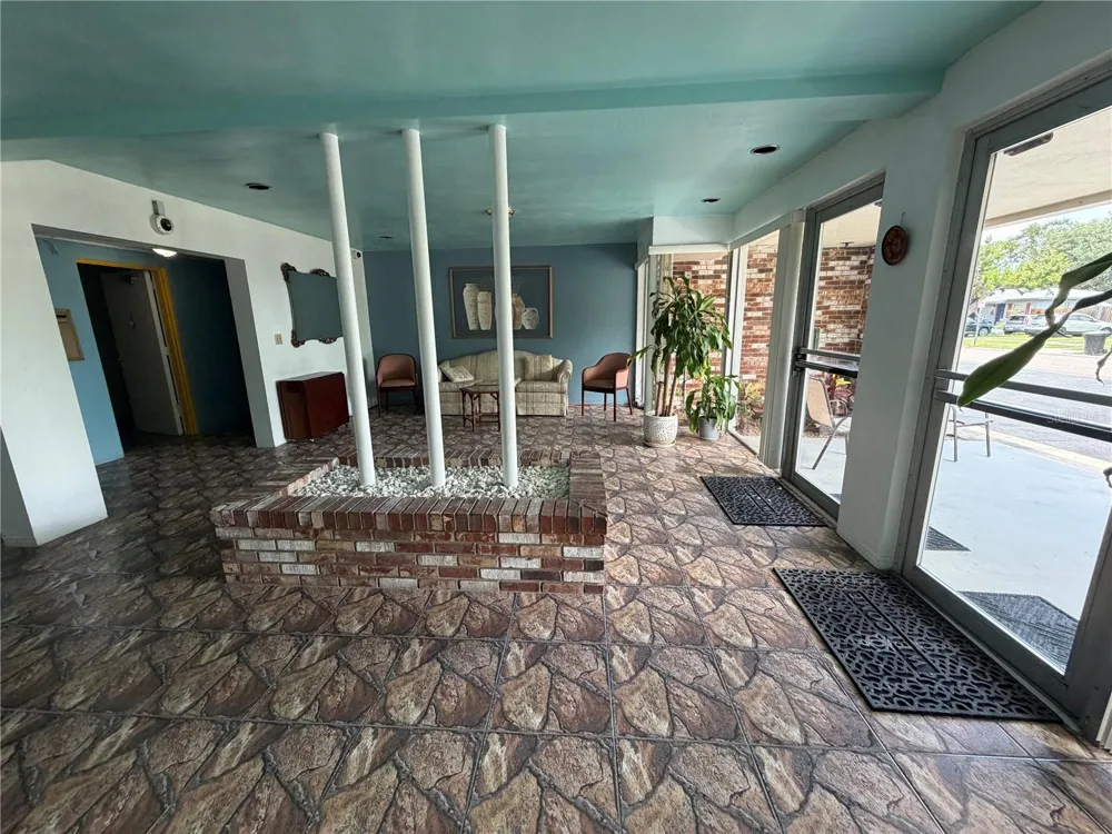 416 73RD AVENUE #205 St Petersburg, FL 33702