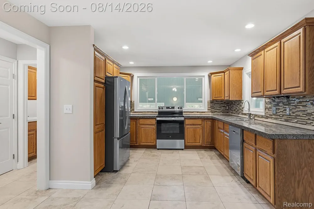 3326 Shorewood Avenue Fort Gratiot Charter Township, MI 48059