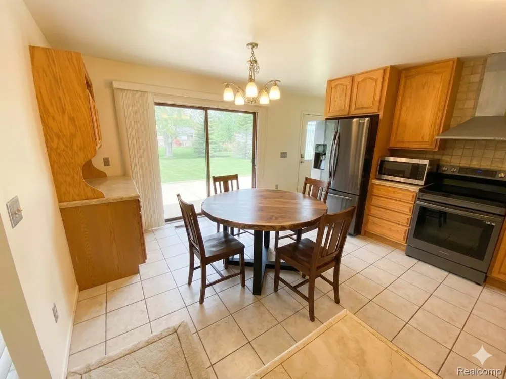 7715 Hidden Knoll Court Conway Township, MI 48418