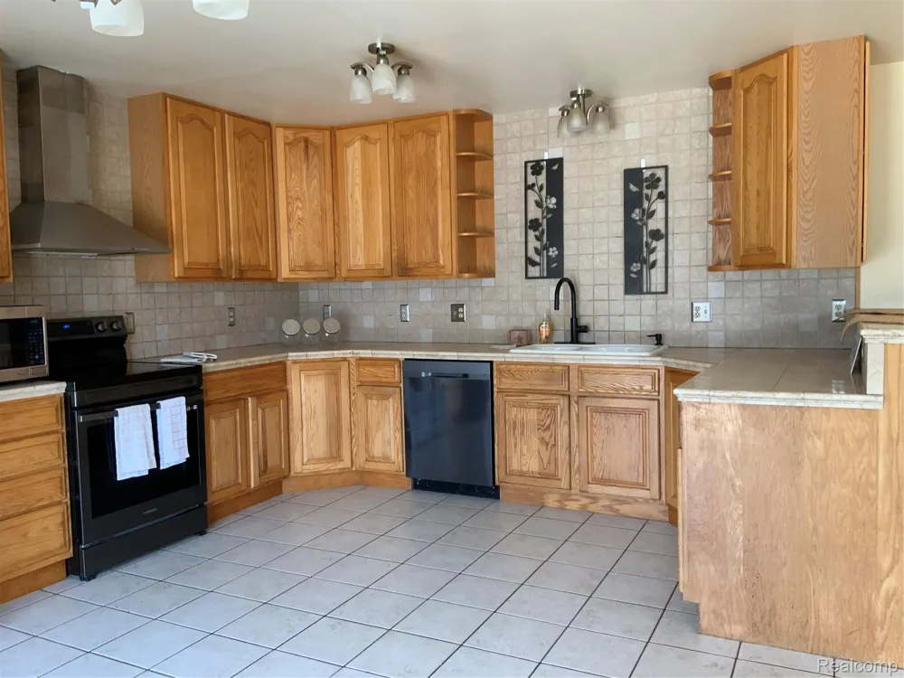 7715 Hidden Knoll Court Conway Township, MI 48418