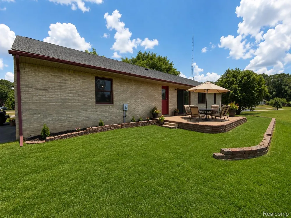 7715 Hidden Knoll Court Conway Township, MI 48418