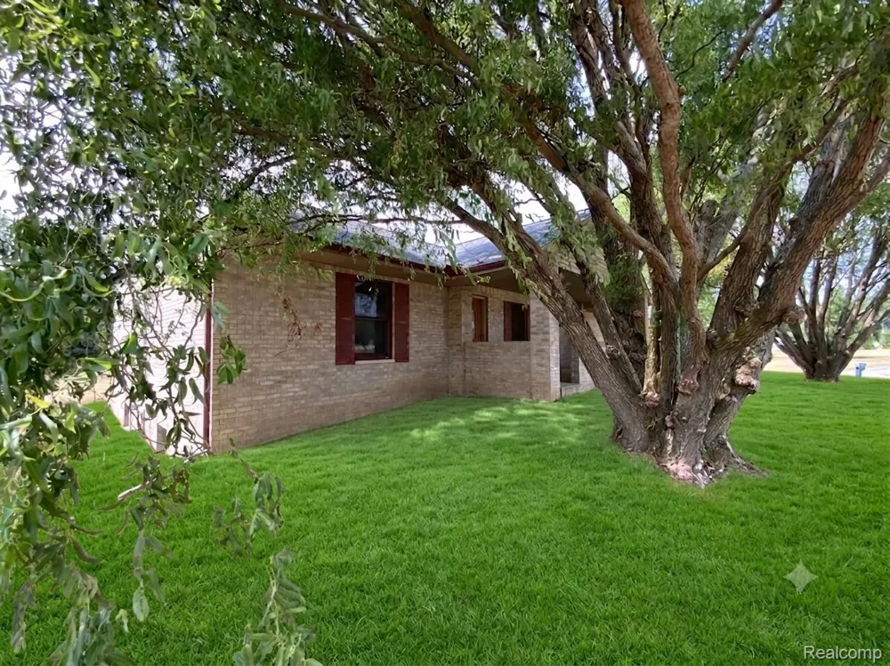 7715 Hidden Knoll Court Conway Township, MI 48418
