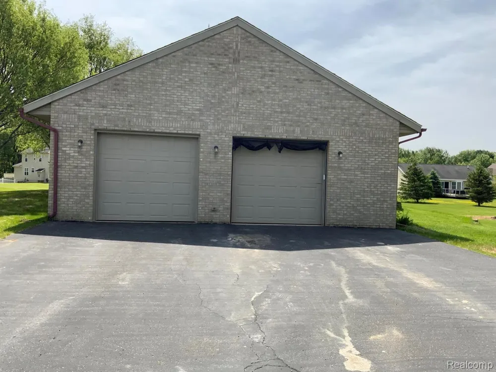 7715 Hidden Knoll Court Conway Township, MI 48418