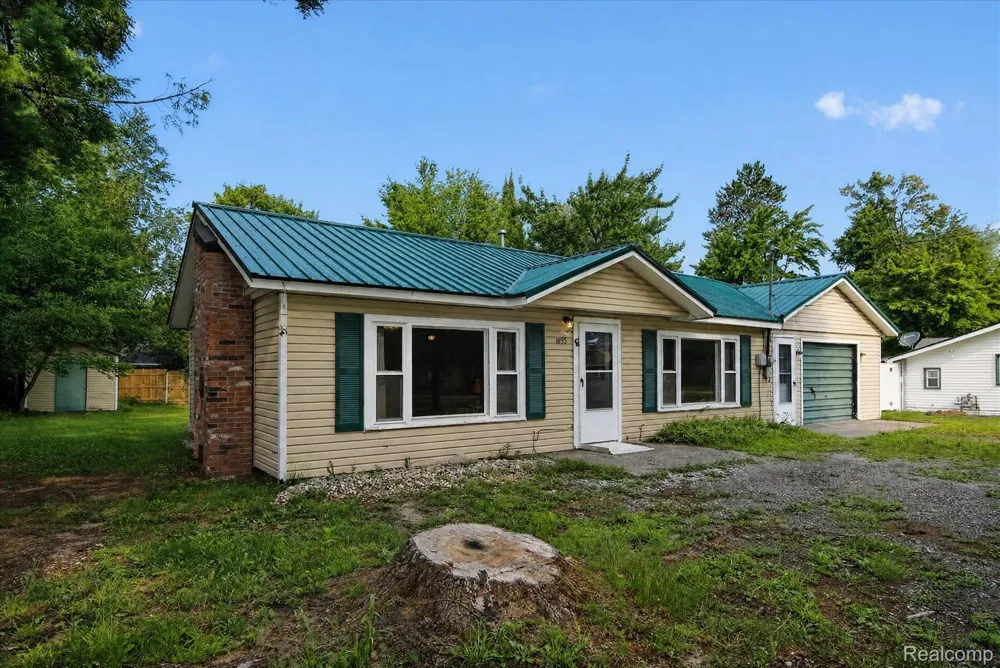 1895 Otsego Rd Road Roscommon Township, MI 48656