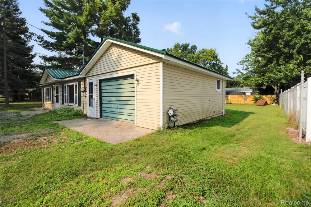 1895 Otsego Rd Road Roscommon Township, MI 48656