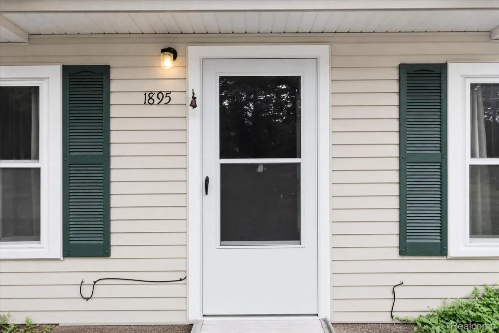 1895 Otsego Rd Road Roscommon Township, MI 48656
