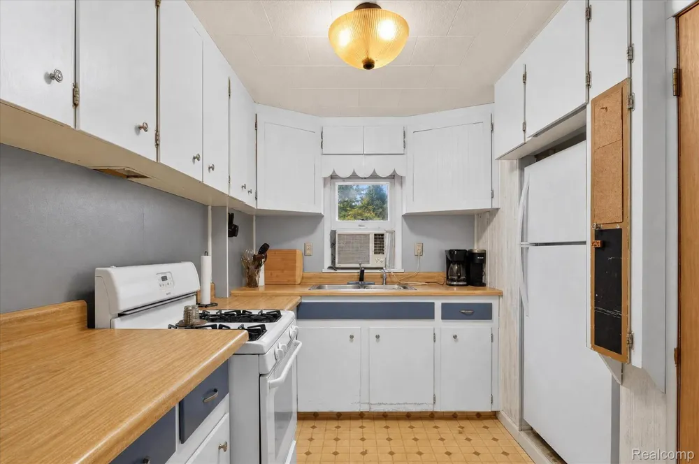 1895 Otsego Rd Road Roscommon Township, MI 48656