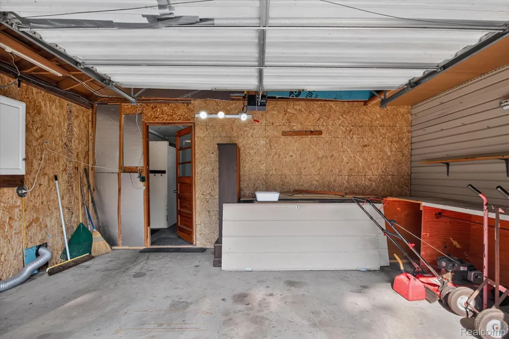 1895 Otsego Rd Road Roscommon Township, MI 48656