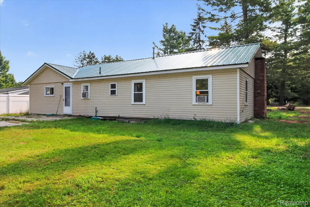 1895 Otsego Rd Road Roscommon Township, MI 48656