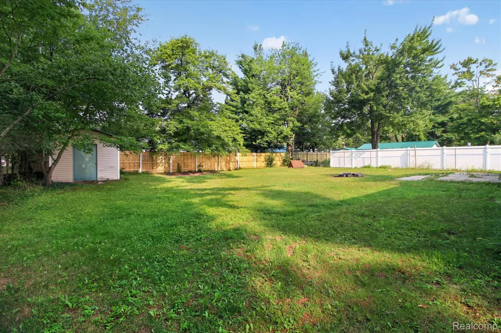 1895 Otsego Rd Road Roscommon Township, MI 48656