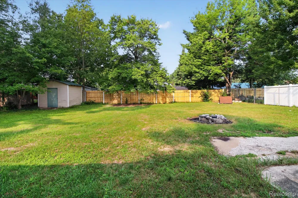 1895 Otsego Rd Road Roscommon Township, MI 48656