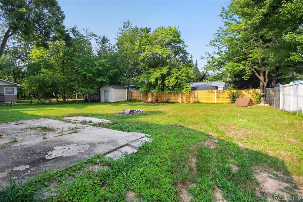 1895 Otsego Rd Road Roscommon Township, MI 48656