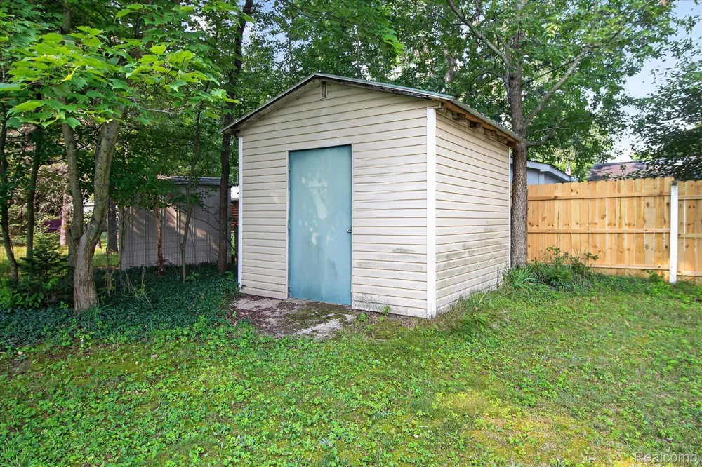 1895 Otsego Rd Road Roscommon Township, MI 48656