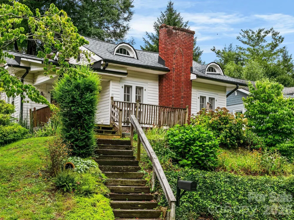 27 Warwick Road Asheville, NC 28803