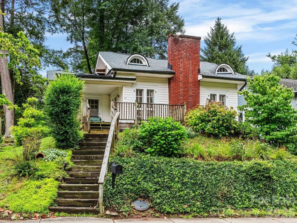 27 Warwick Road Asheville, NC 28803
