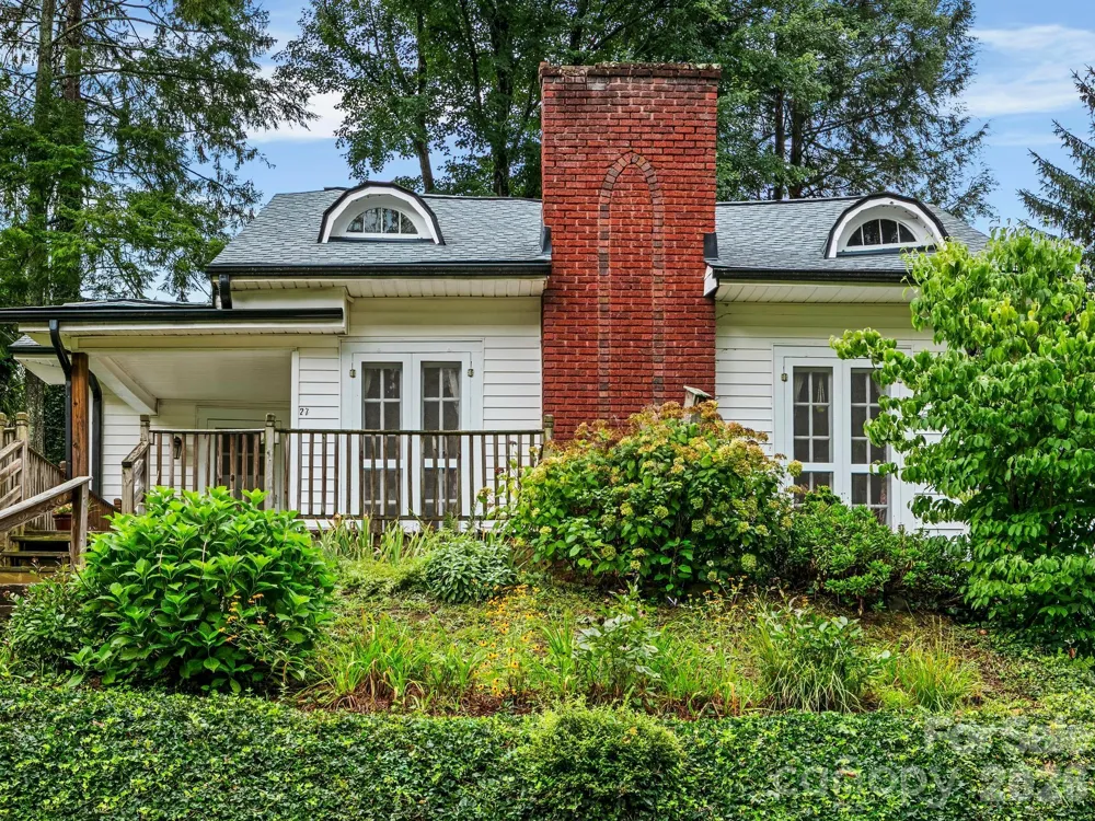 27 Warwick Road Asheville, NC 28803