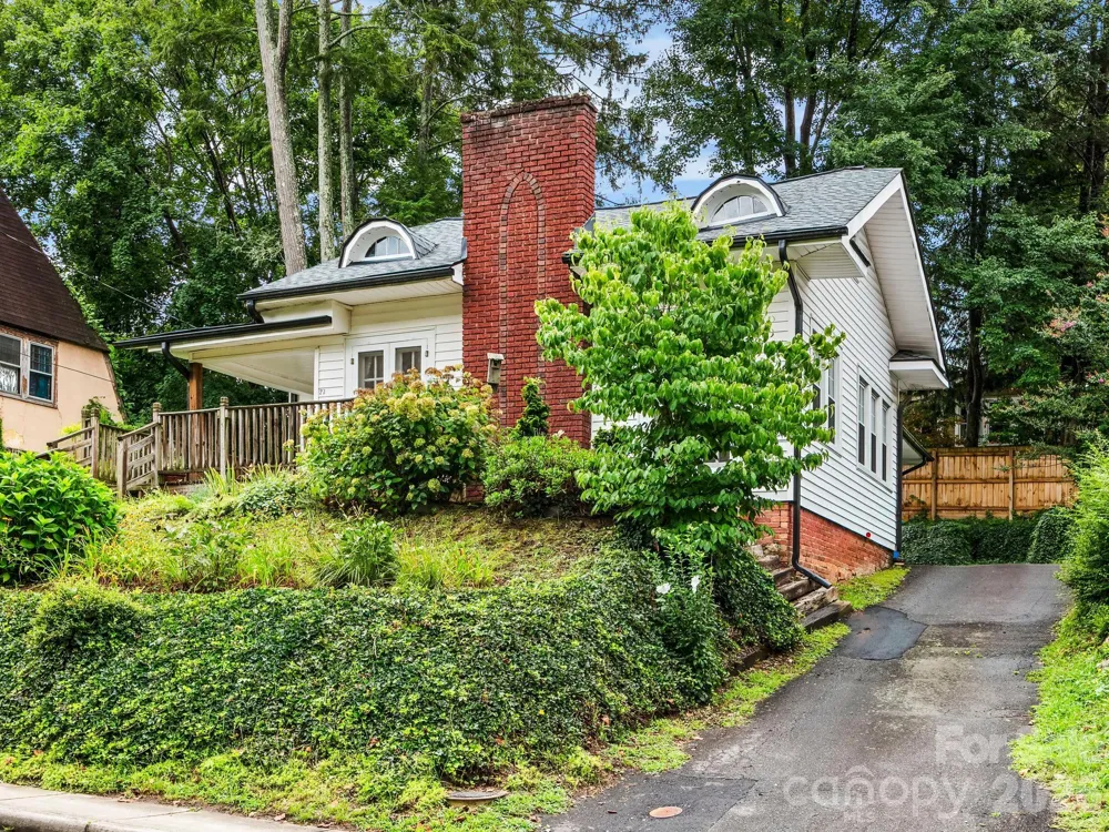 27 Warwick Road Asheville, NC 28803