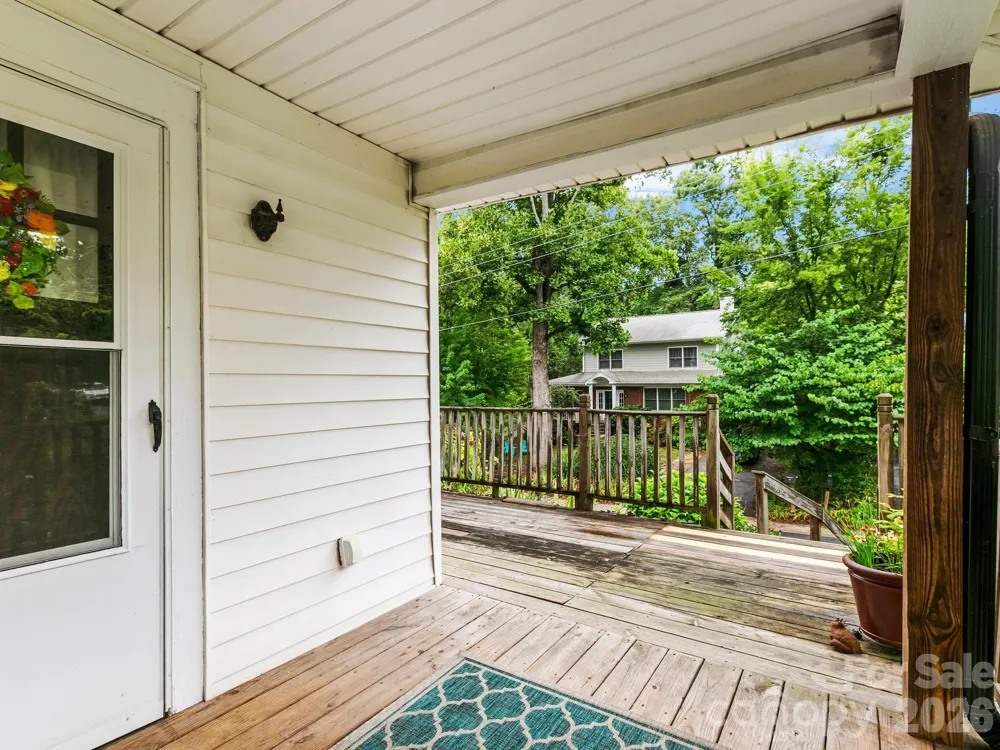 27 Warwick Road Asheville, NC 28803