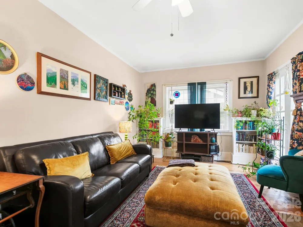 27 Warwick Road Asheville, NC 28803
