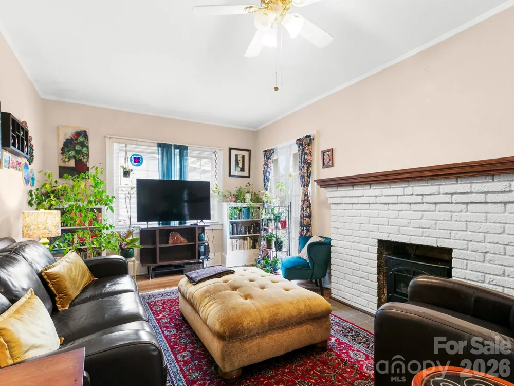 27 Warwick Road Asheville, NC 28803