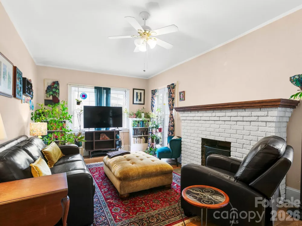 27 Warwick Road Asheville, NC 28803