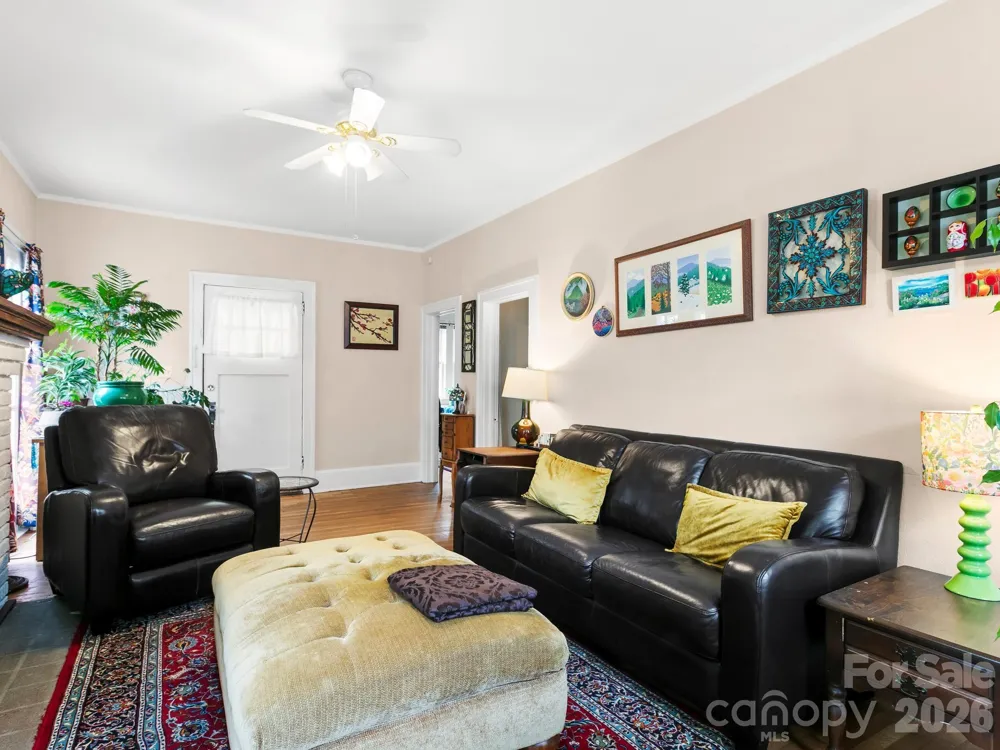27 Warwick Road Asheville, NC 28803